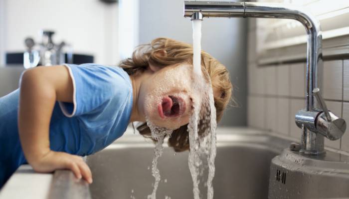 пьем воду с крана
